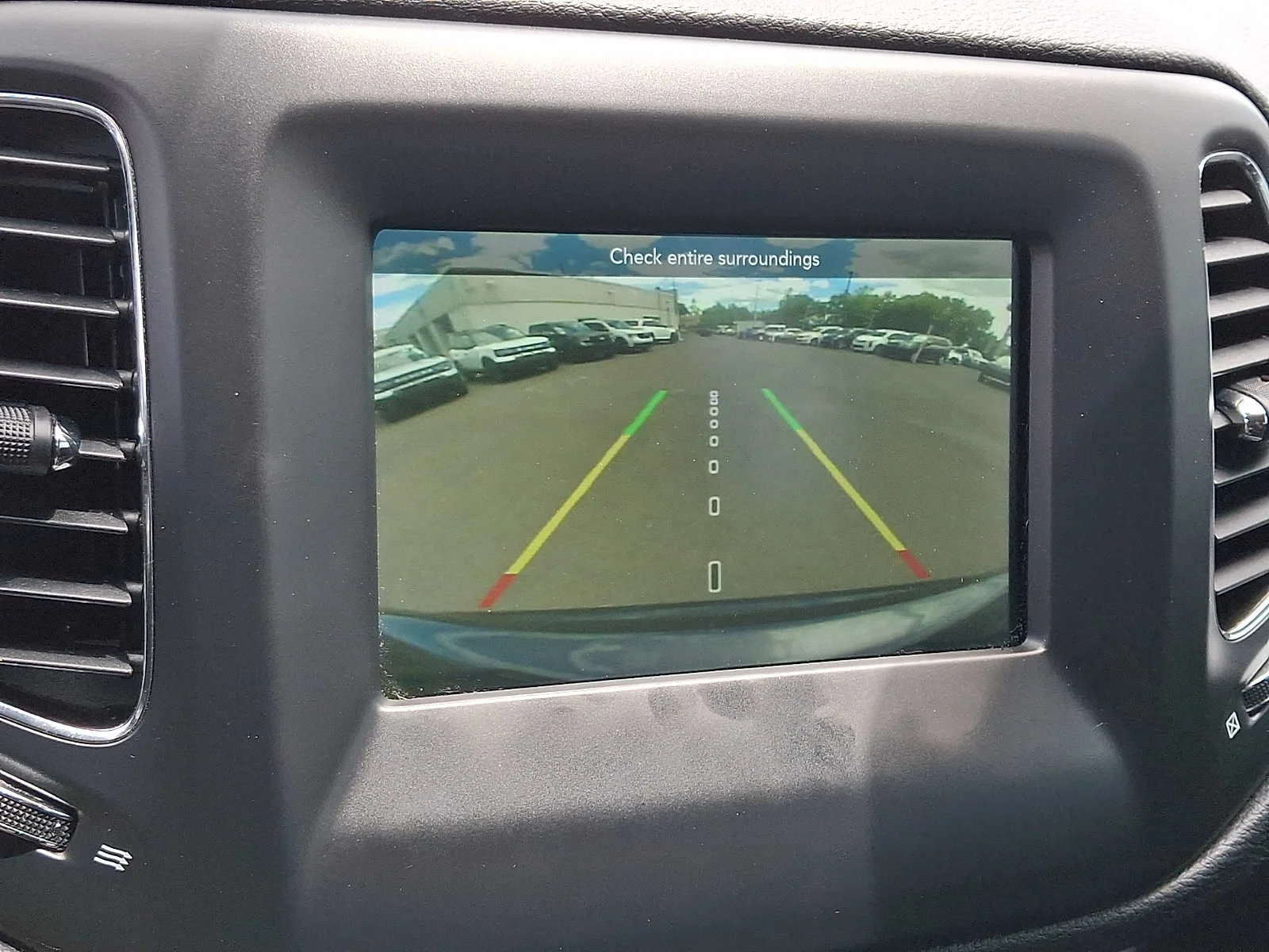 Used 2020 Granite Crystal Clearcoat Metallic Jeep Latitude image 17