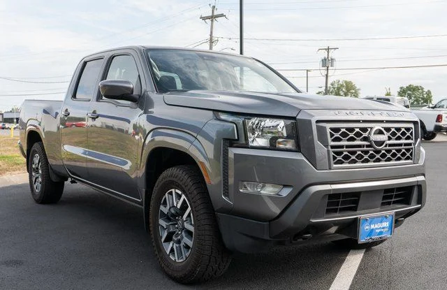 Used 2023 Gray Nissan SV image 4
