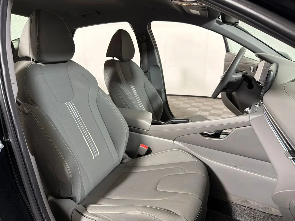 Used 2024 Abyss Black Hyundai SEL image 23