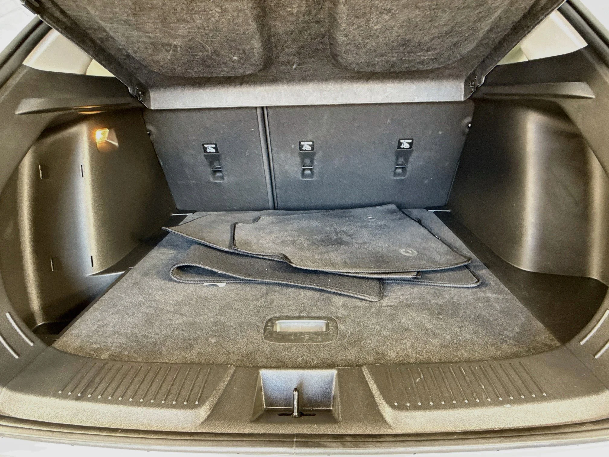 Used 2025 Summit White Chevrolet LT image 28