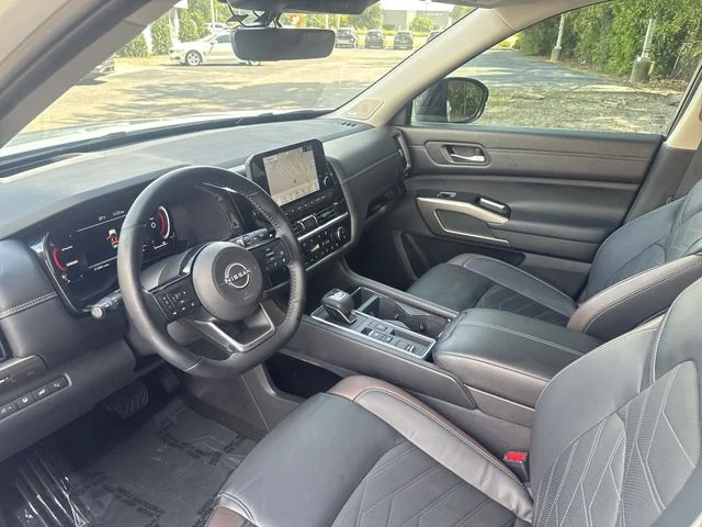 Used 2023 White Nissan Platinum image 19