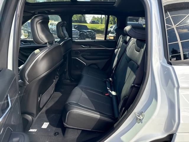 2025 Jeep Grand Cherokee Overland - Photo 17