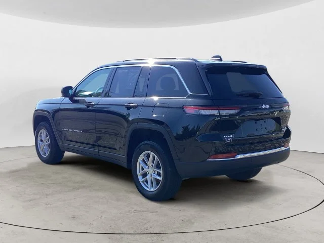 Certified Used 2025 Diamond Black Jeep Laredo X image 3