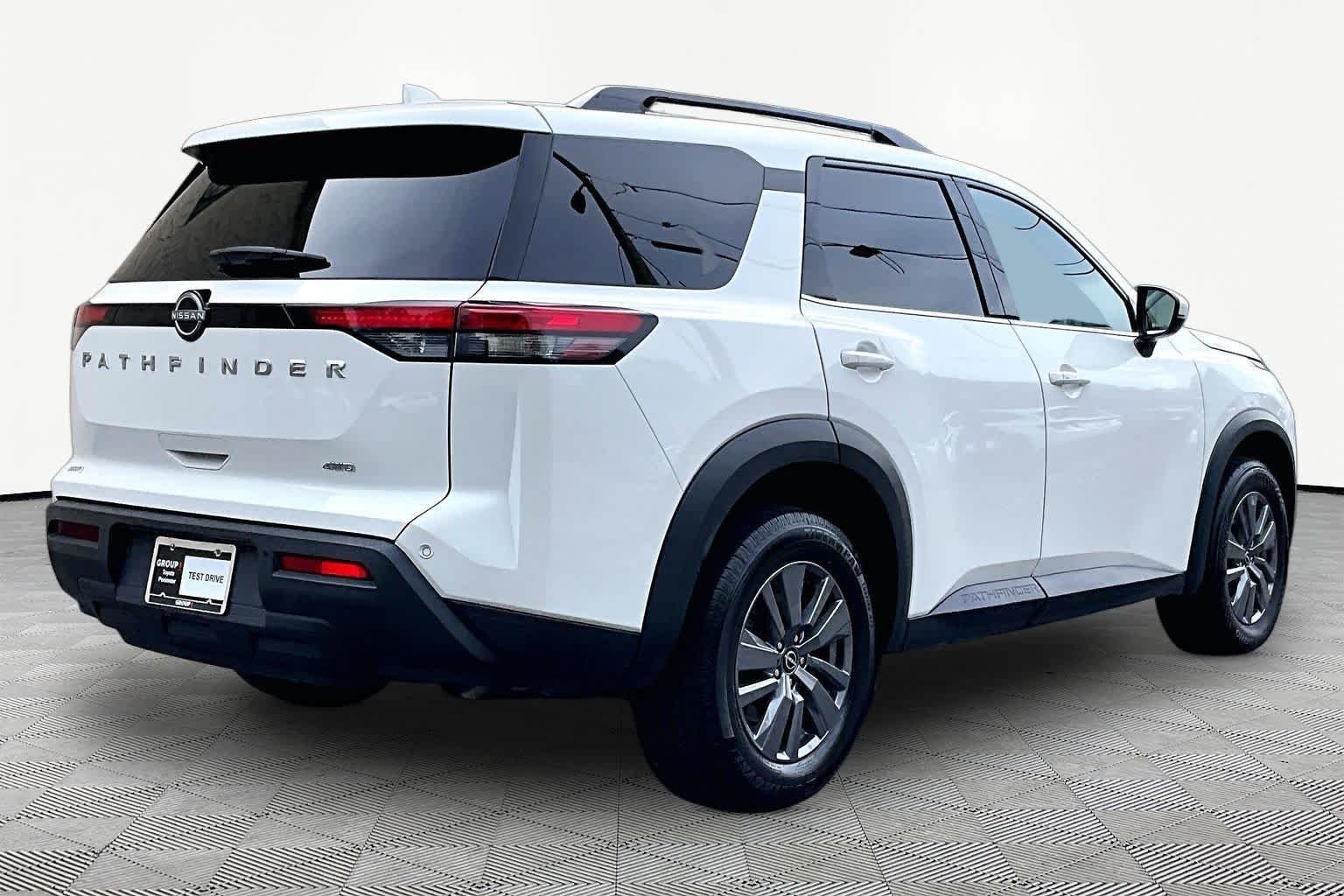 Used 2025 Glacier White Nissan SV image 13