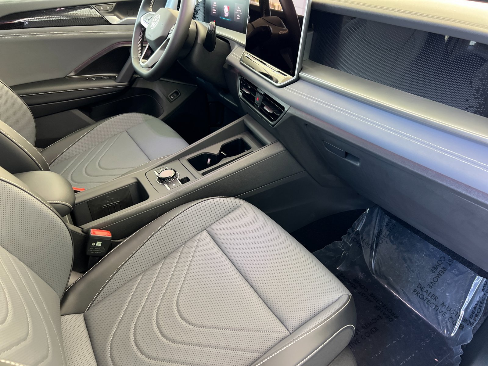 New 2026 Pure White Volkswagen SE image 15