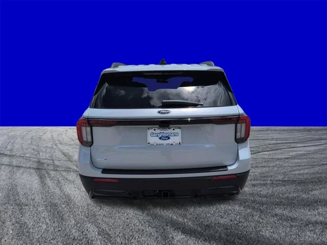 New 2026 Space White Metallic Ford ST-Line image 5