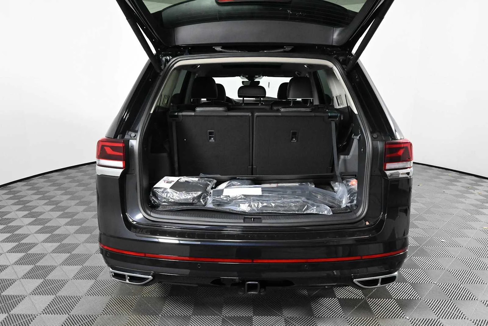 New 2026 Deep Black Pearl Volkswagen 2.0T SEL Premium R-Line image 10