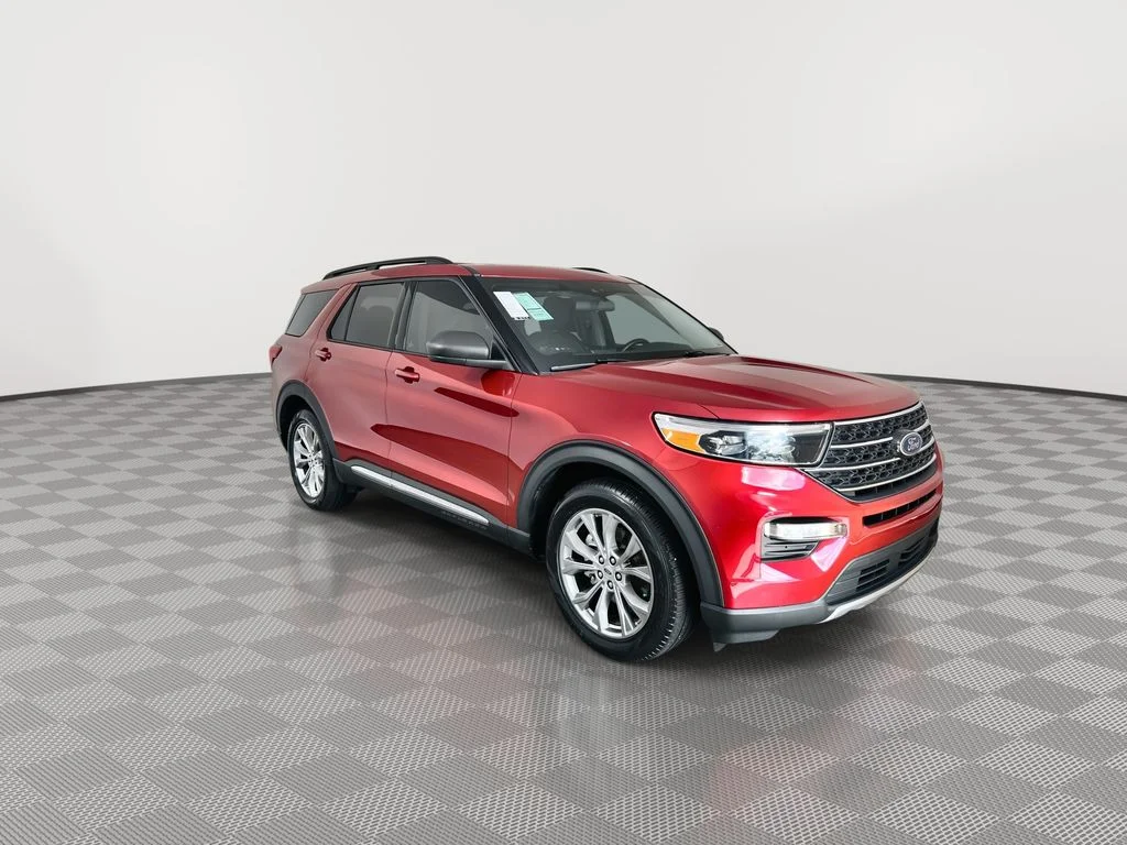 Used 2022 Red Ford XLT image 2