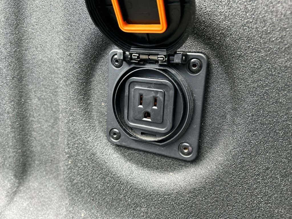 Used 2023  Nissan PRO-4X image 6