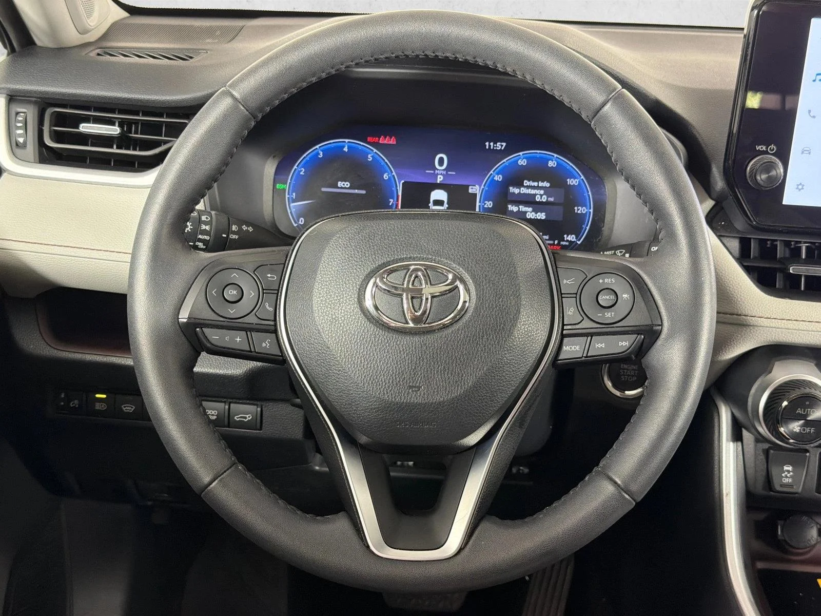 Used 2024 Wind Chill Pearl [ Toyota Limited image 25