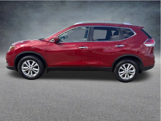 Used 2016 Red Nissan SV image 4