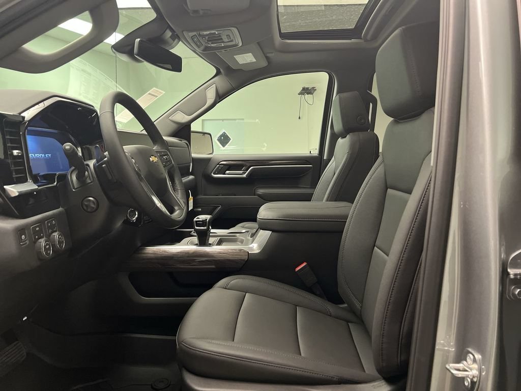 2026 Chevrolet Silverado 1500 LTZ - Photo 11