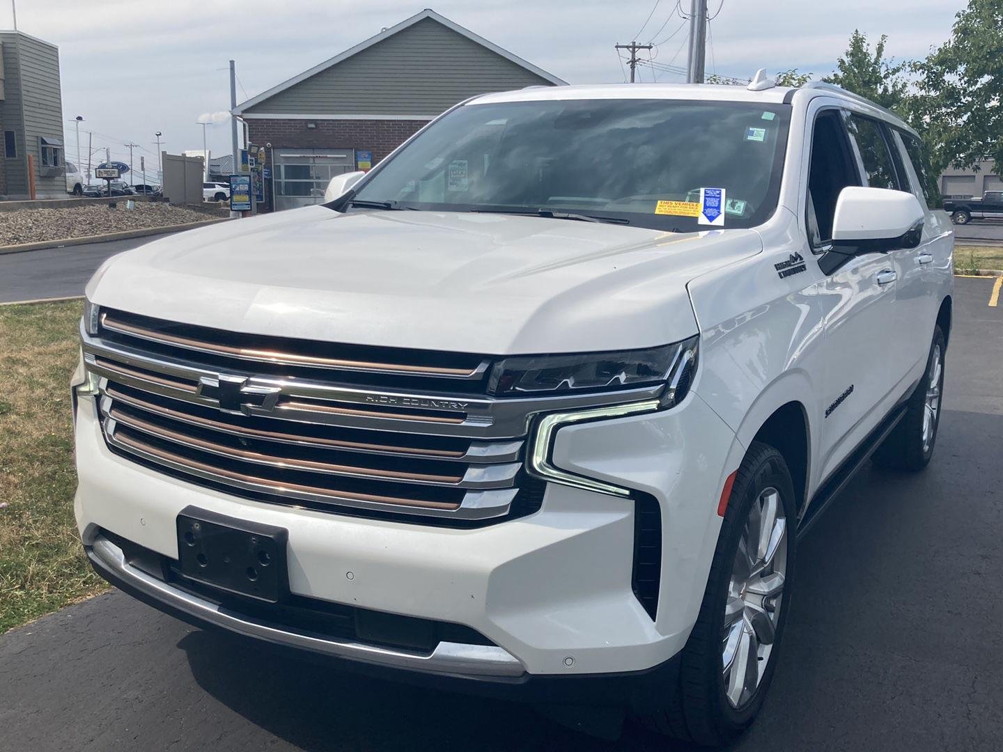 Used 2023 Iridescent Pearl Tricoat Chevrolet High Country image 3