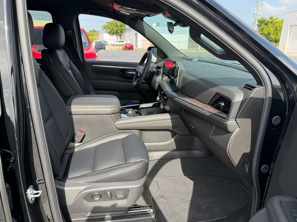 2026 Chevrolet Suburban LS - Photo 6