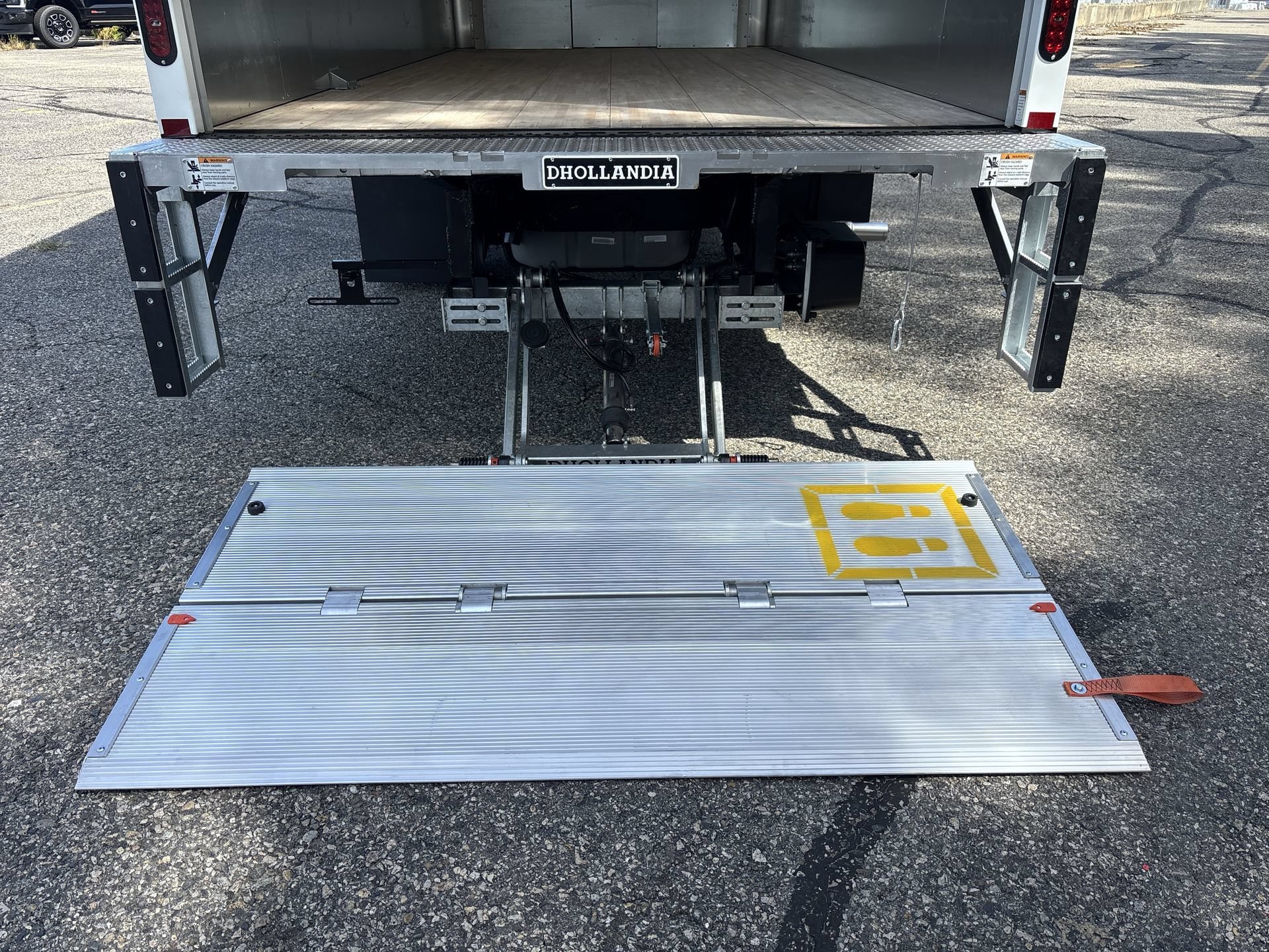 New 2027 Oxford White Ford E-450 DRW image 26