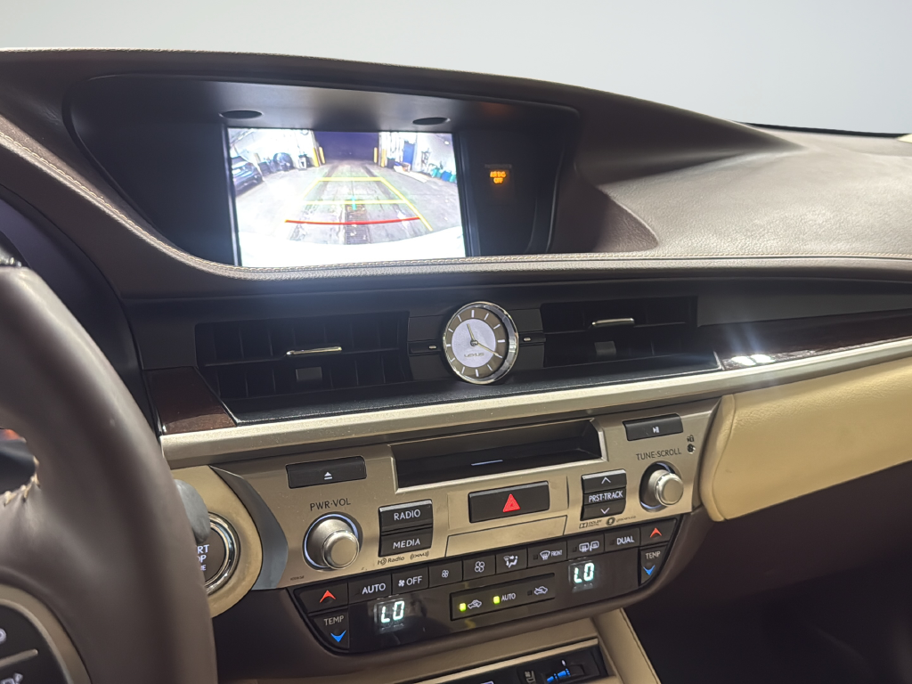 Used 2017 White Lexus 350 image 18