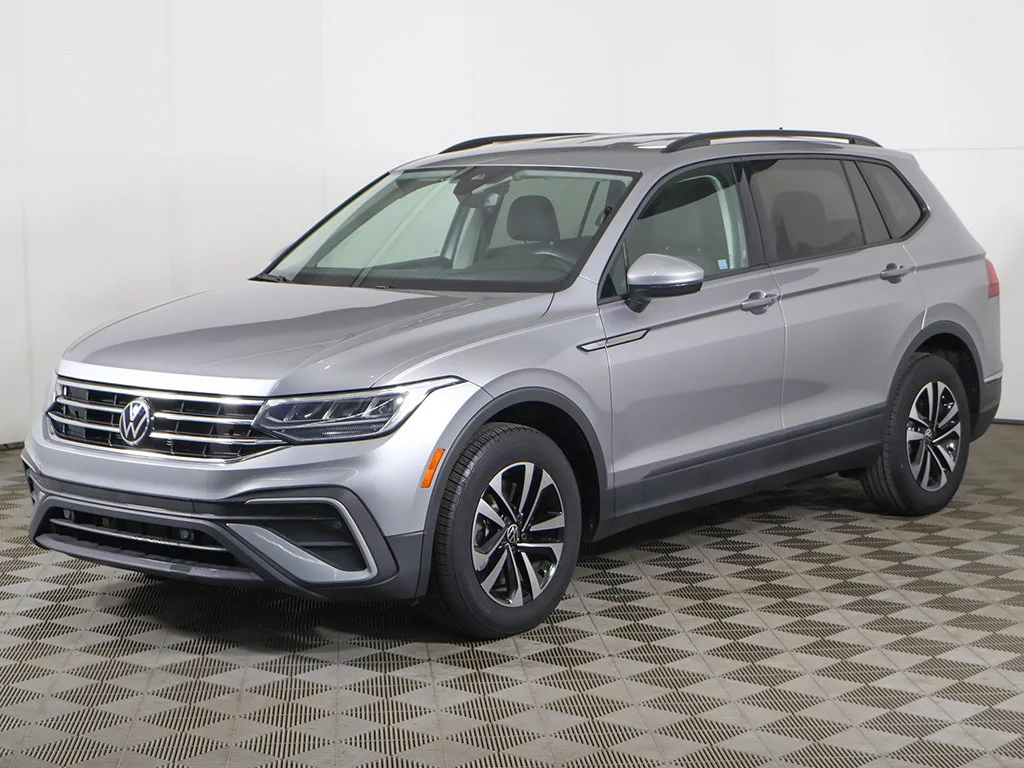 Used 2024 Silver Metallic Volkswagen 2.0T S image 9