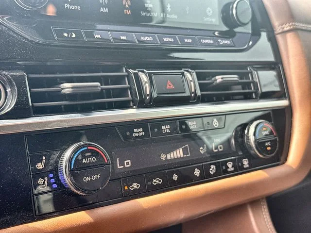 Used 2023 Black Nissan Platinum image 18