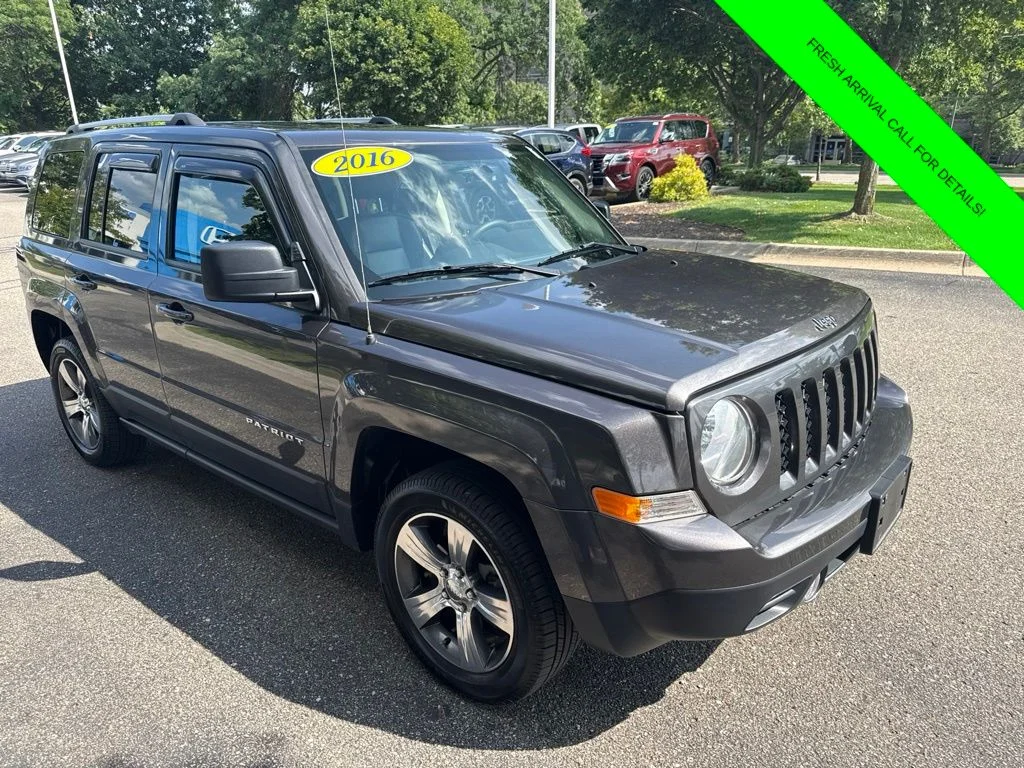Used 2016 Crystal Metallic Jeep Latitude image 6