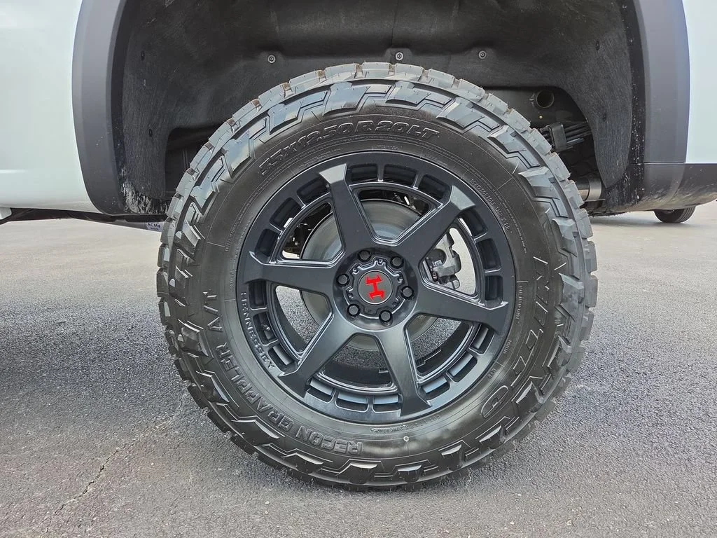 New 2026 Summit White Chevrolet ZR2 image 26