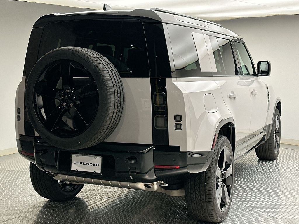 New 2026 Borasco Grey Metallic Land Rover X-Dynamic SE image 3