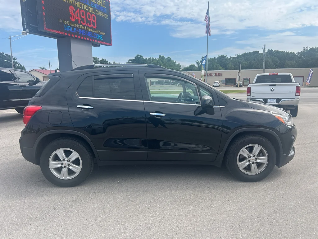 Used 2020 Mosaic Black Metallic Chevrolet LT image 3