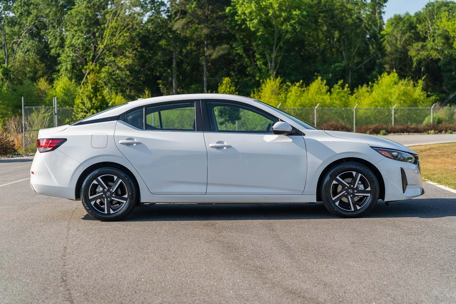 Used 2025 White Nissan SV image 7