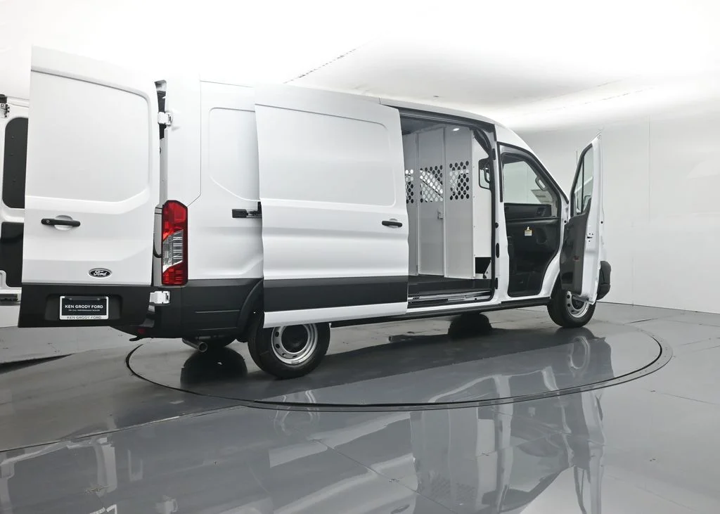 New 2026 Oxford White Ford Base image 4