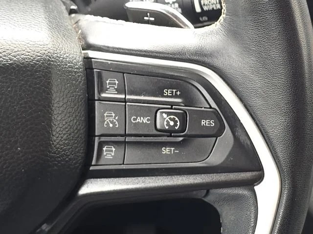 Used 2022 White Jeep Laredo image 41