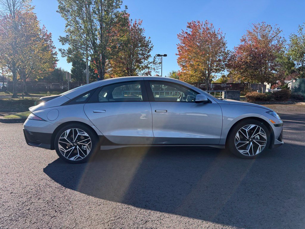 Used 2025 Curated Silver Hyundai SEL image 8