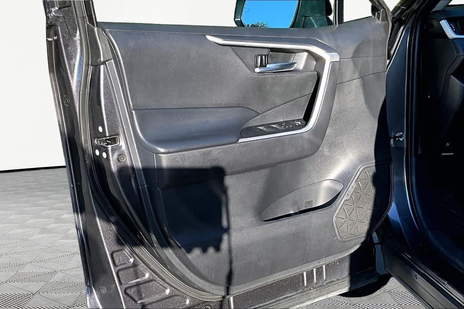 Used 2024 Magnetic Gray Metallic Toyota Hybrid XLE image 22