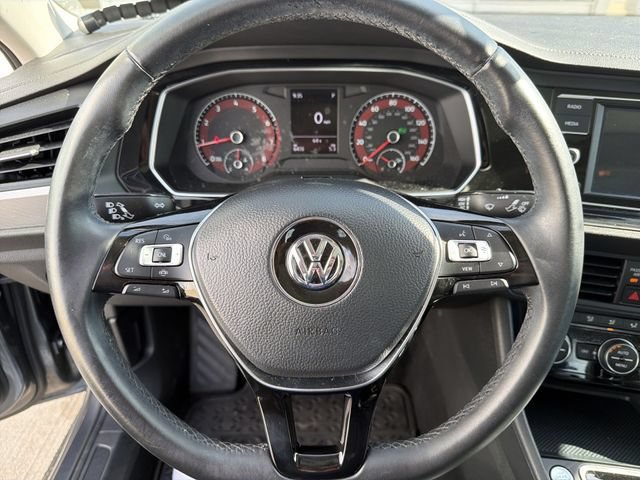 Used 2019  Volkswagen S image 16