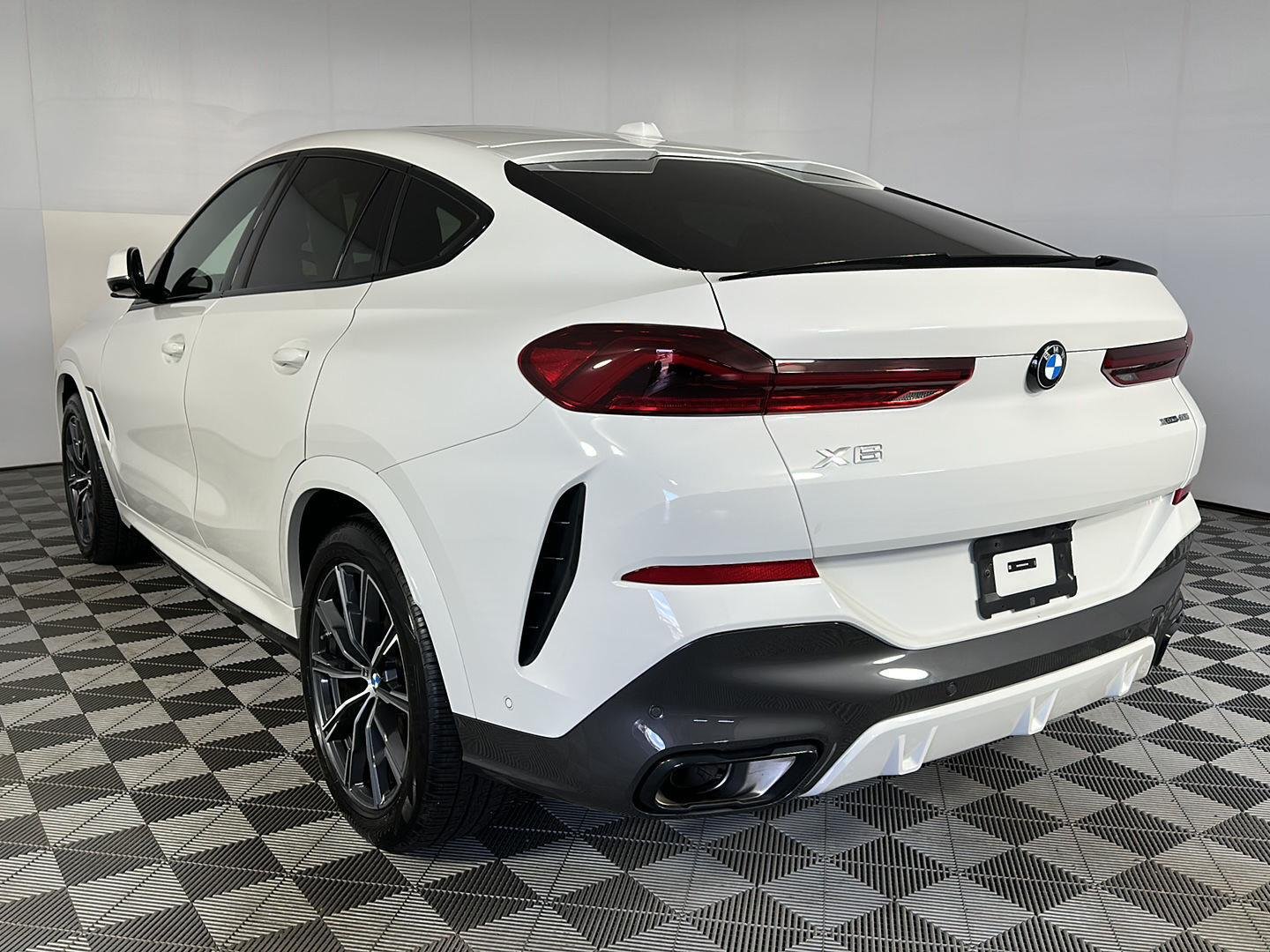 Used 2025 Alpine White BMW xDrive40i image 29