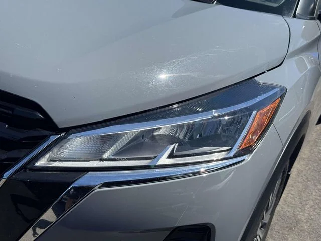 Used 2024 Gray Nissan SV image 5