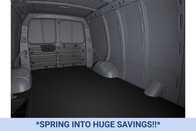 New 2025 Summit White Chevrolet WT image 17