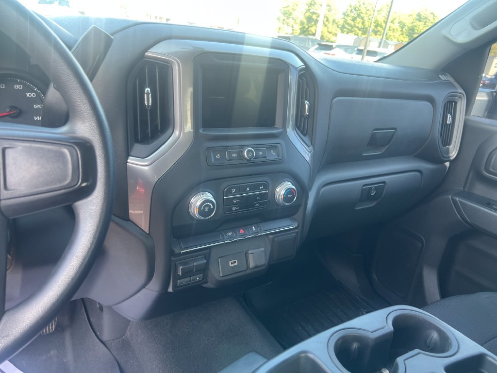Used 2020 White GMC Base image 17