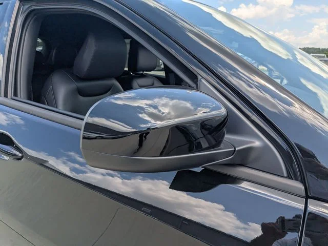 New 2026 Diamond Black Crystal Pearl-Coat Exterior Paint Jeep Latitude image 9