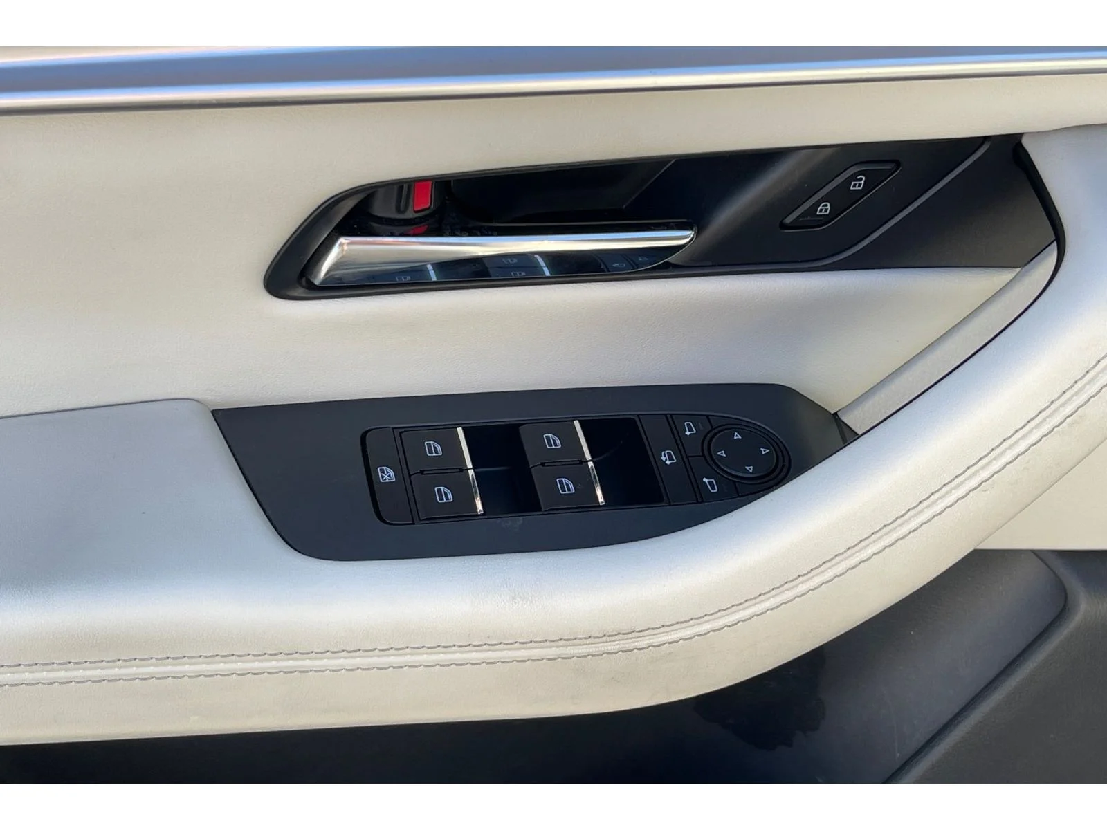 Used 2024 PLATINUM QUARTZ Mazda Premium Plus image 13