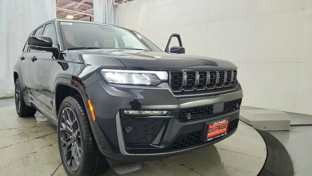 New 2026 Diamond Black Crystal Pearl-Coat Exterior Paint Jeep Summit image 16