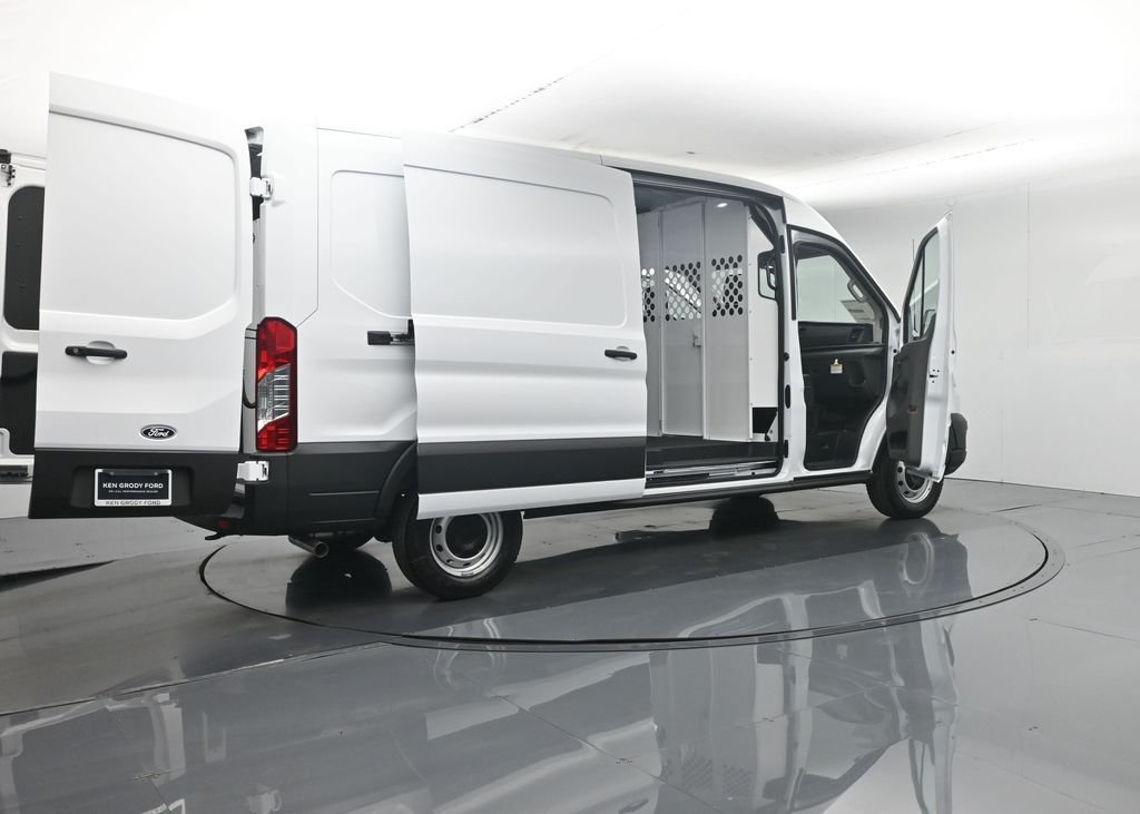 New 2026 Oxford White Ford Base image 4