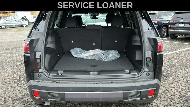 New 2026 Diamond Black Crystal Pearlcoat Jeep Laredo image 25