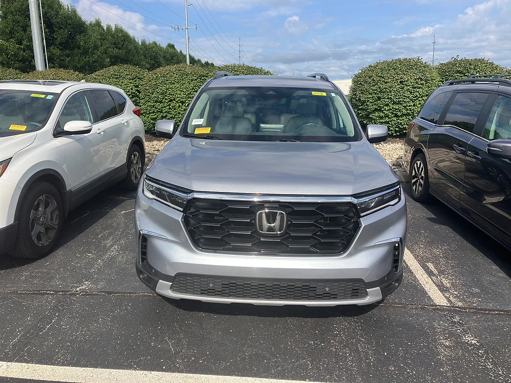 Certified Used 2024 Lunar Silver Metallic Honda Touring image 2