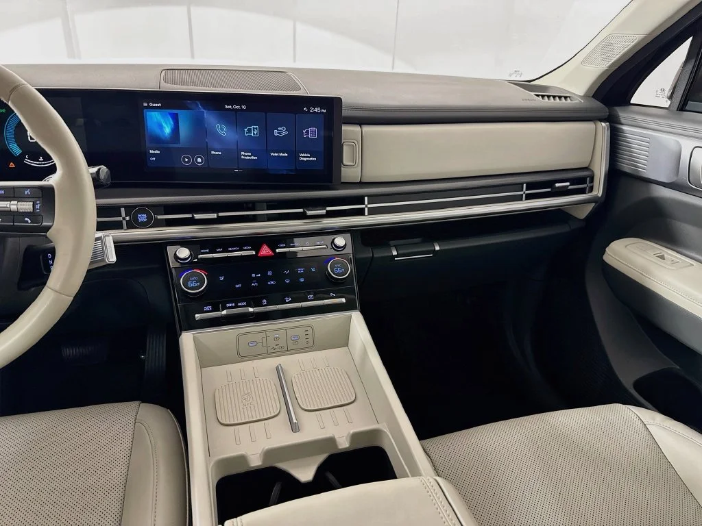 Used 2025 Green Hyundai SEL image 28