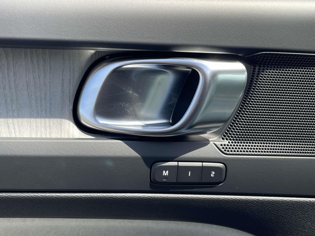 2026 Volvo XC40 Plus - Photo 7