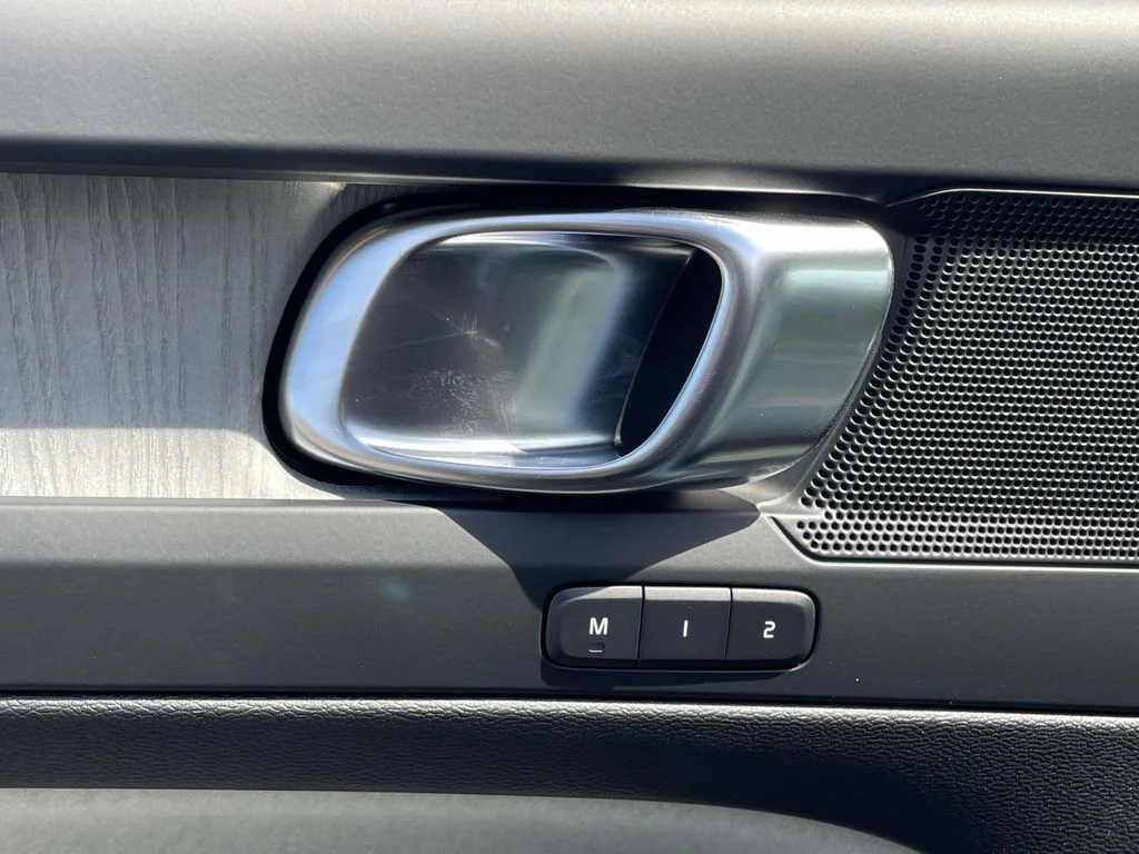 2026 Volvo XC40 Plus - Photo 7