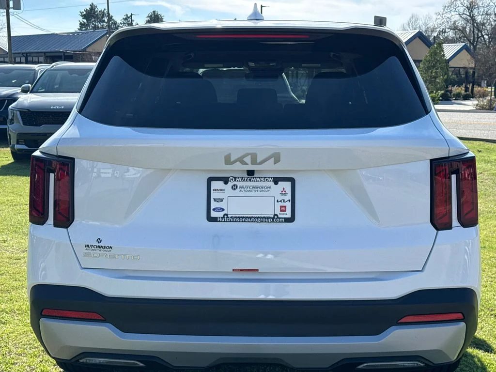 New 2026 Glacial White Pearl Kia LX image 4