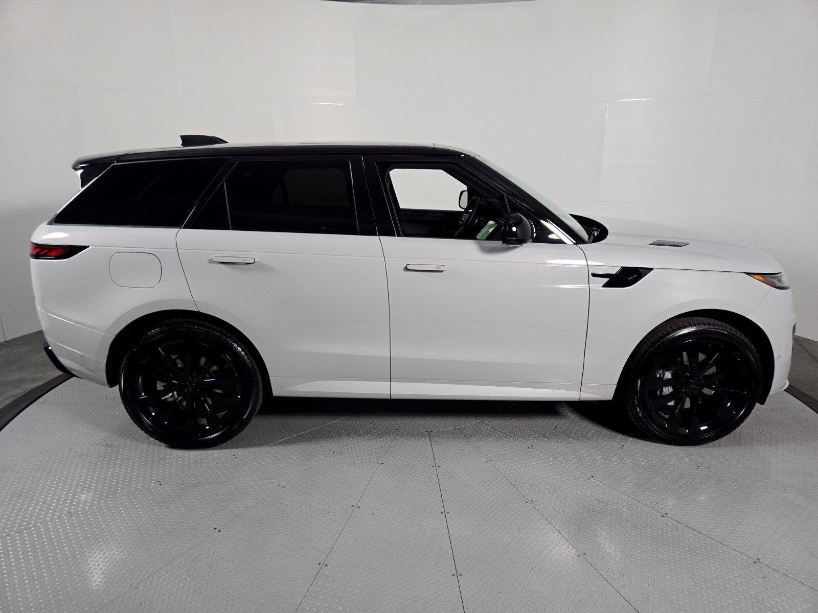 New 2027 Borasco Grey Land Rover Dynamic SE image 6