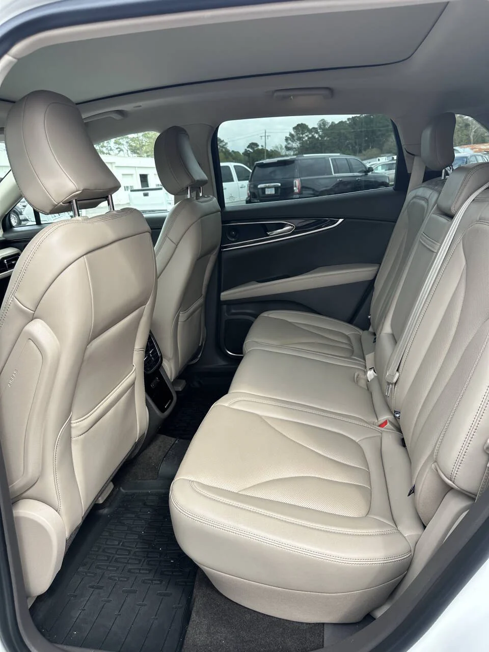 Used 2022 White Lincoln Reserve AWD 4dr SUV image 15