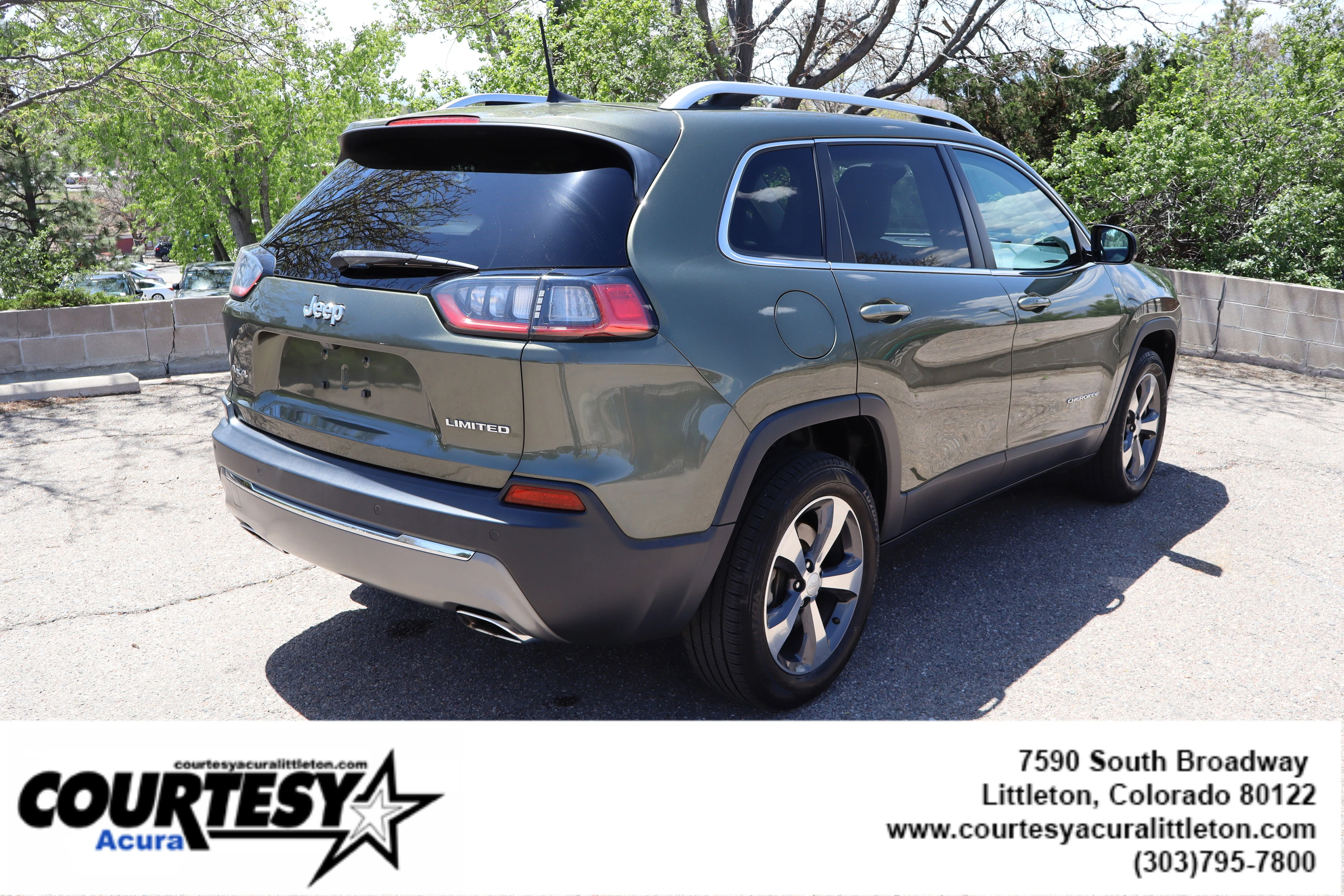 Used 2019 Olive Green Pearlcoat Jeep Limited image 6