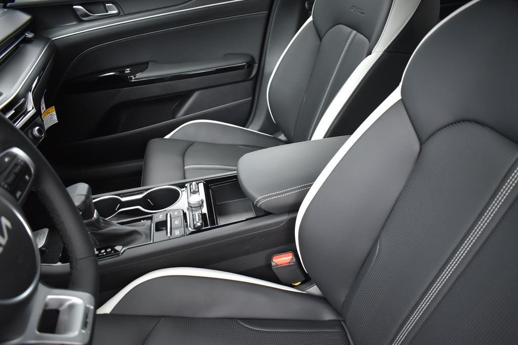 New 2026 Aurora Black Pearl Kia GT-Line FWD image 10
